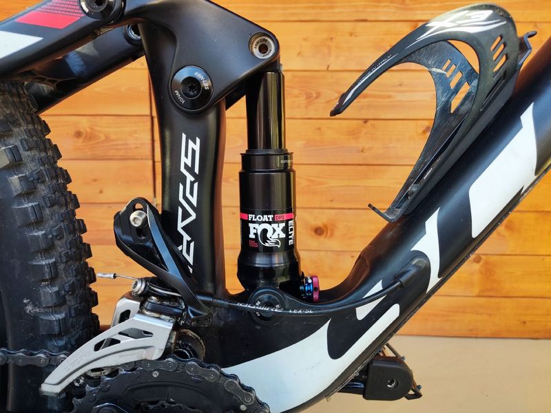 Used Scott Spark 750 2017 2017 Mountainbike, Black, 27.5 — image 3 of 8