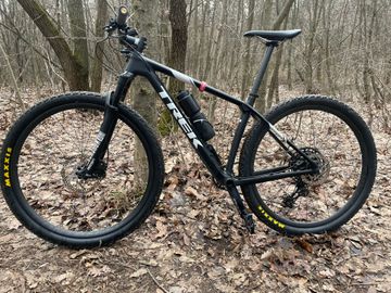 Used Trek Procaliber 9.7 2020 2020 Mountainbike, Black, 29 — image 3 of 28
