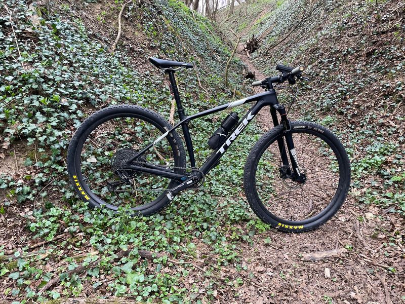Used Trek Procaliber 9.7 2020 2020 Mountainbike, Black, 29 — image 1 of 28