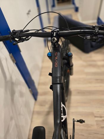 Used Scott Genius 910 2022 2022 Mountainbike, Black, 29 — image 5 of 7