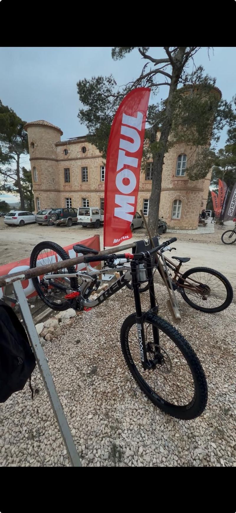 Used Trek Session 9 X01 2025 2025 Mountainbike, Light Gray, 29 — image 2 of 9