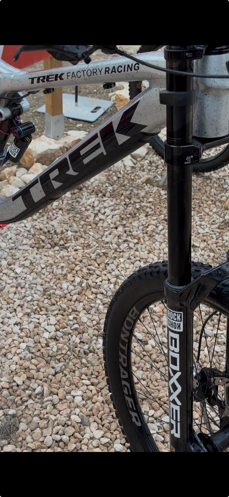 Used Trek Session 9 X01 2025 2025 Mountainbike, Light Gray, 29 — image 5 of 9
