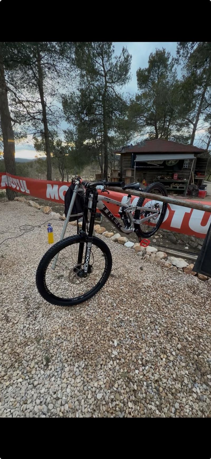 Used Trek Session 9 X01 2025 2025 Mountainbike, Light Gray, 29 — image 3 of 9