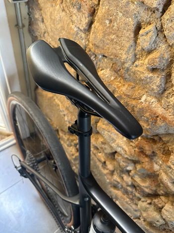 Used Giant Revolt Shimano Tiagra 2022 Road & Gravel, Negro — image 6 of 9