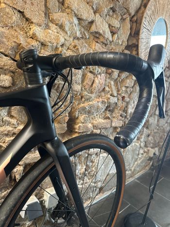 Used Giant Revolt Shimano Tiagra 2022 Road & Gravel, Negro — image 4 of 9