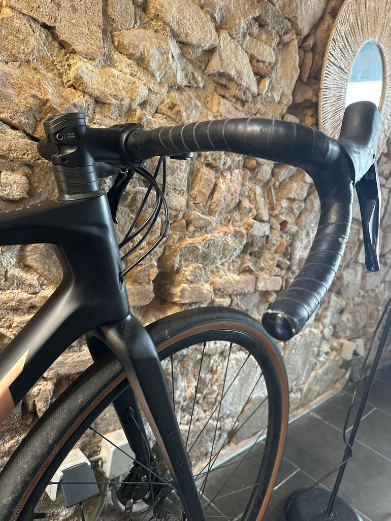 Used Giant Revolt Shimano Tiagra 2022 Road & Gravel, Negro — image 4 of 9