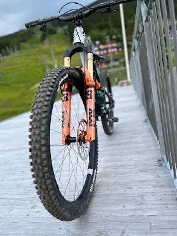 YT Industries Capra CORE 4 CF 29 2025 2025 Mountainbike usato, Arancione — immagine 4 di 4