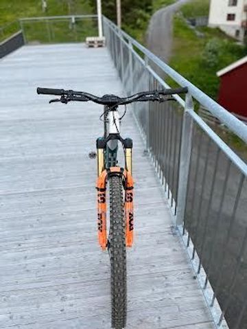 YT Industries Capra CORE 4 CF 29 2025 2025 Mountainbike usato, Arancione — immagine 3 di 4