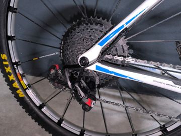 Trek Superfly 9.7 2014 2014 Mountainbike usato, Bianco — immagine 2 di 10