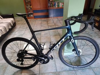 Used Scott Addict RC 40 2022 2022 Road & Gravel