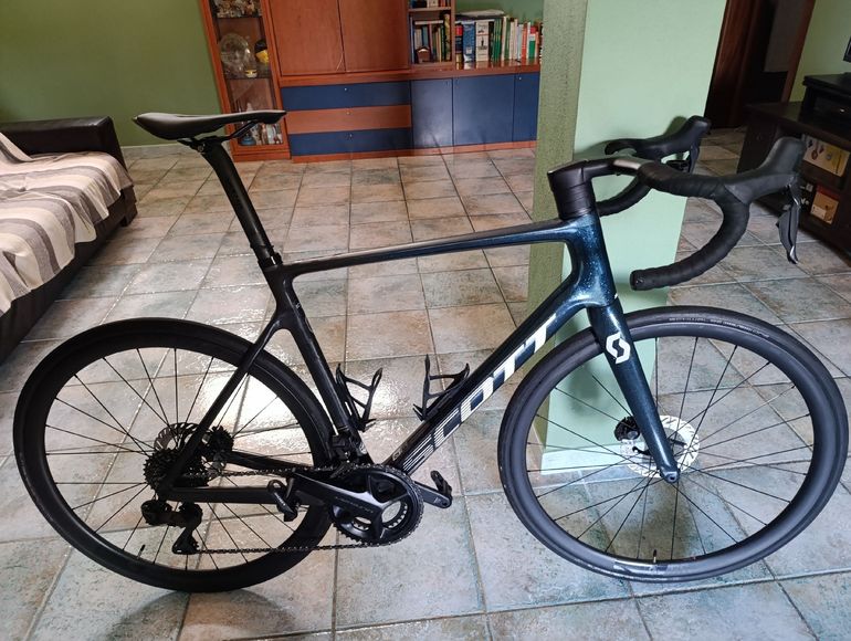 Used Scott Addict RC 40 2022 2022 Road & Gravel, Blue — image 1 of 9