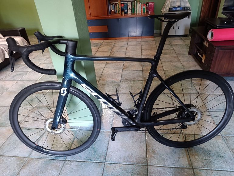 Used Scott Addict RC 40 2022 2022 Road & Gravel, Blue — image 2 of 9
