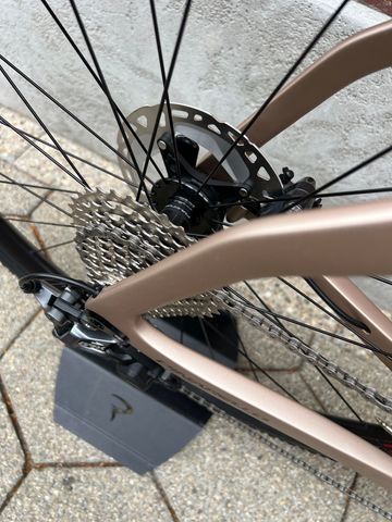Pinarello Grevil Shimano GRX 2024 Road & Gravel usato, Grigio chiaro — immagine 9 di 16