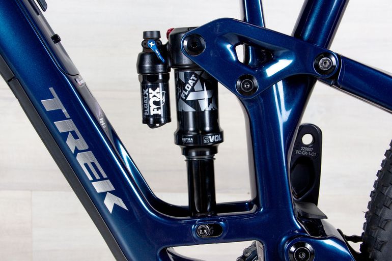 Used Trek Fuel EX 9.8 2023 Mountainbike, Blue — image 15 of 18