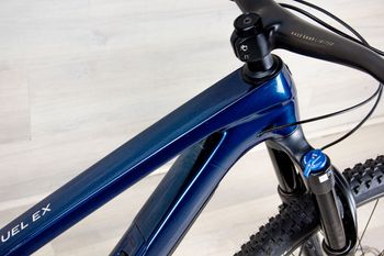 Used Trek Fuel EX 9.8 2023 Mountainbike, Blue — image 9 of 18