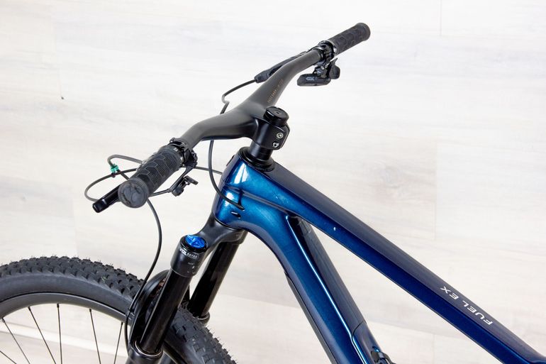 Used Trek Fuel EX 9.8 2023 Mountainbike, Blue — image 16 of 18