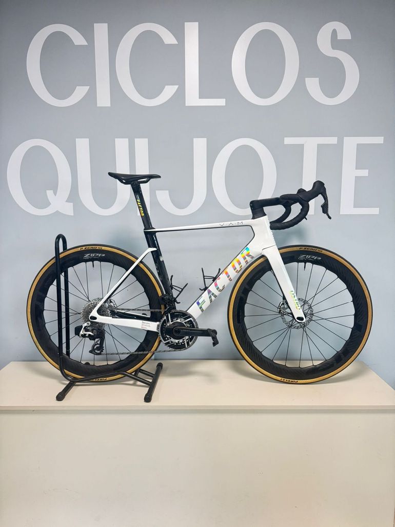 Used Factor Ostro SRAM Red 2026 Road & Gravel, Blanco — image 1 of 3