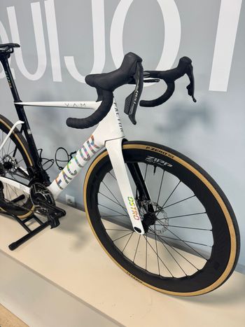 Used Factor Ostro SRAM Red 2026 Road & Gravel, Blanco — image 3 of 3