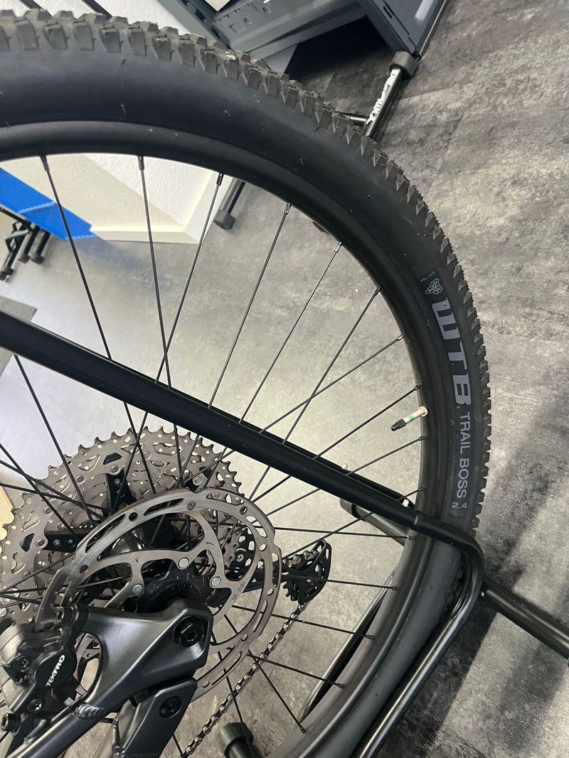 Rocky Mountain Element A10 Shimano 2023 2023 Mountainbike usato, Nero — immagine 7 di 8