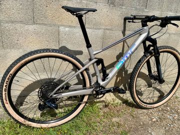 Used BMC Fourstroke Other SRAM 2023 Mountainbike, Light Gray — image 4 of 5