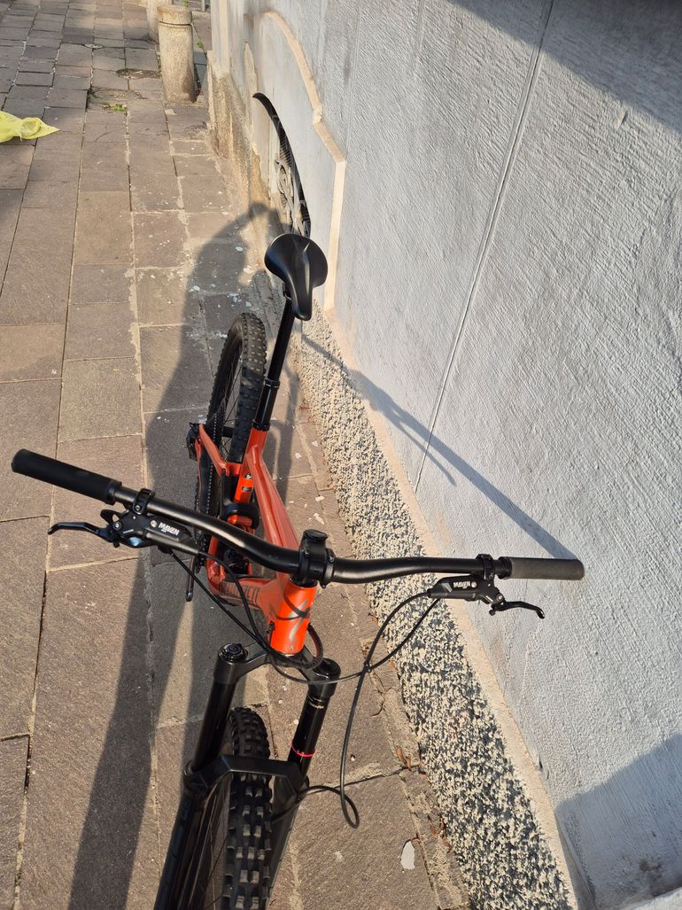 Used Specialized Enduro Comp 2023 2023 Mountainbike, Rot, 29 — image 16 of 21