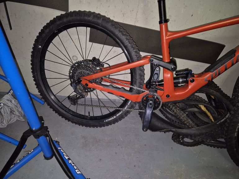 Used Specialized Enduro Comp 2023 2023 Mountainbike, Rot, 29 — image 10 of 21
