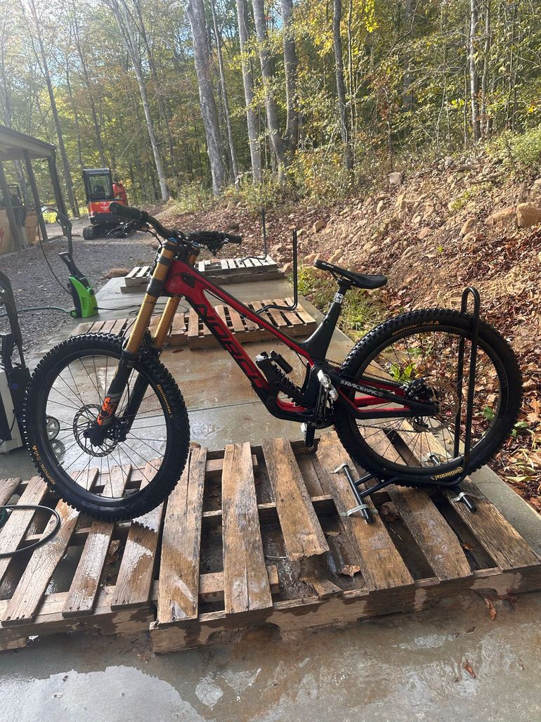 Used Norco Norco SRAM GX 2020 Mountainbike, Red — image 1 of 10