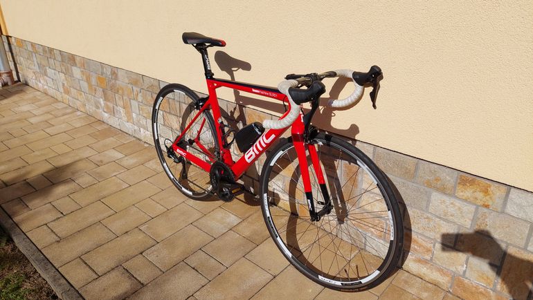 Used BMC Teammachine Shimano 105 2018 Road & Gravel, Red — image 1 of 9