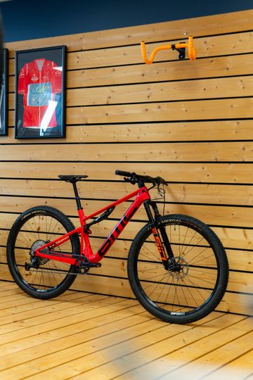 Used BMC Fourstroke 01 THREE 2026 2026 Mountainbike, Red, 29 — image 1 of 8