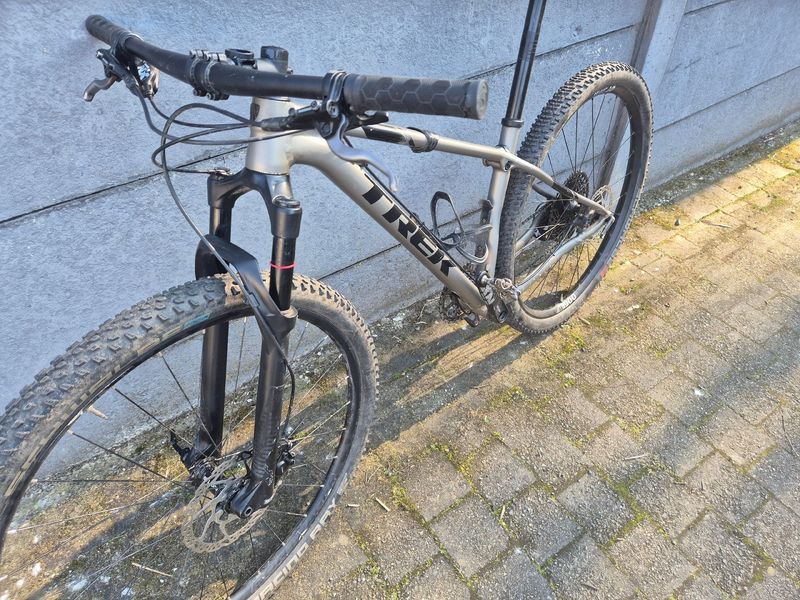 Used Trek Procaliber 6 2020 2020 Mountainbike, Light Gray, 27.5, 29 — image 6 of 6