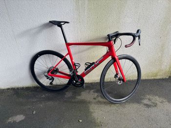 Used BMC TEAMMACHINE SLR02 DISC THREE 2019 2019 Road & Gravel, Red — image 1 of 9