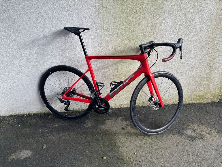Used BMC TEAMMACHINE SLR02 DISC THREE 2019 2019 Road & Gravel, Red — image 1 of 9