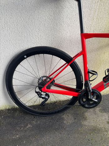 Used BMC TEAMMACHINE SLR02 DISC THREE 2019 2019 Road & Gravel, Red — image 3 of 9