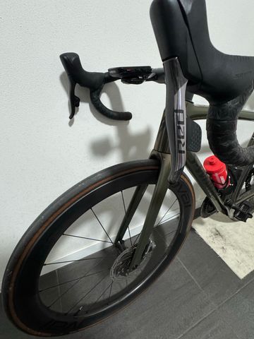 Used Specialized Tarmac SRAM Red eTap AXS 2024 Road & Gravel, Green — image 5 of 15