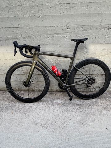 Used Specialized Tarmac SRAM Red eTap AXS 2024 Road & Gravel, Green — image 7 of 15