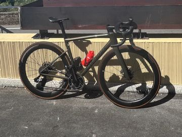 Used Specialized Tarmac SRAM Red eTap AXS 2024 Road & Gravel, Green — image 8 of 15