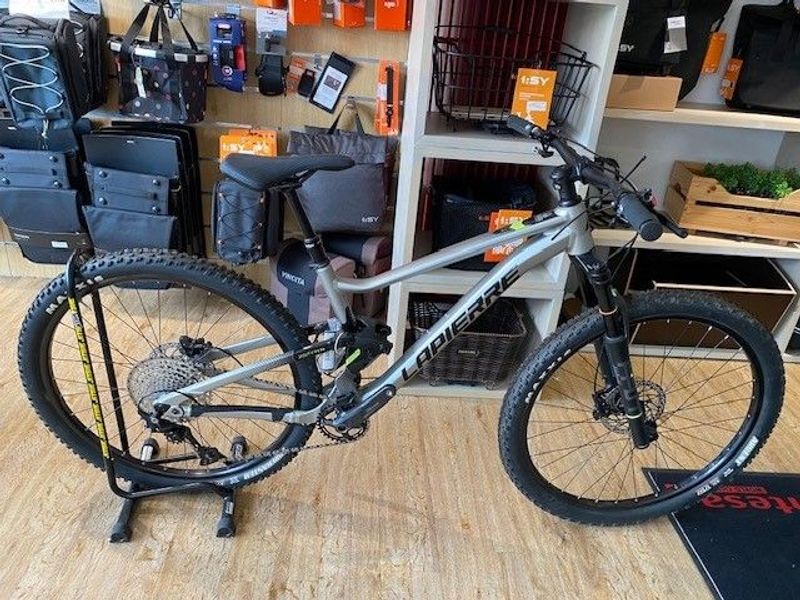 Gebrauchtes Lapierre Zesty TR 3.9 2023 2023 Mountainbike, Hellgrau, 29 — Bild 1 von 3