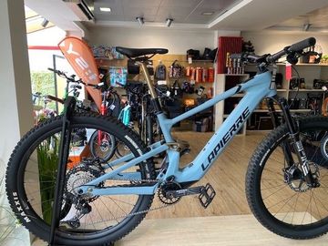 Lapierre E-Zesty AM LTD 2023 2023 Mountainbike usato, Grigio chiaro — immagine 1 di 3