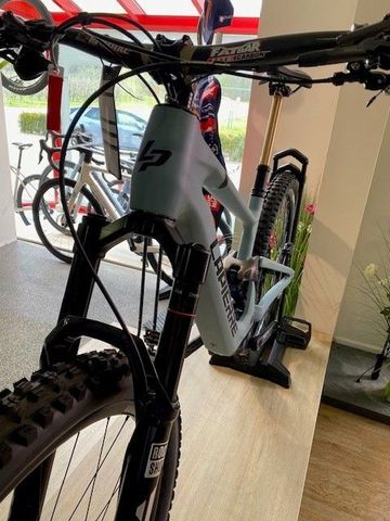 Lapierre E-Zesty AM LTD 2023 2023 Mountainbike usato, Grigio chiaro — immagine 3 di 3