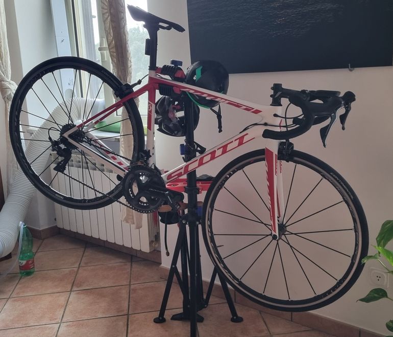 Used Scott Addict 15 2021 Road & Gravel — image 2 of 3
