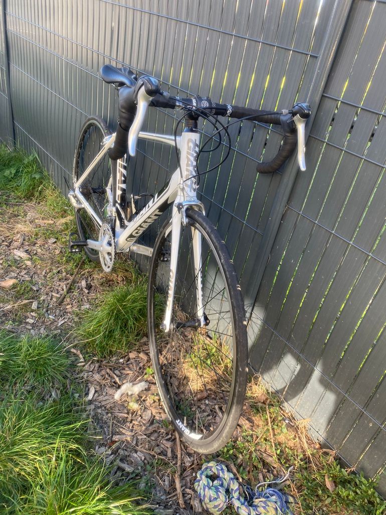Used Giant Defy 3 2012 2012 Road & Gravel, Weiß — image 2 of 4