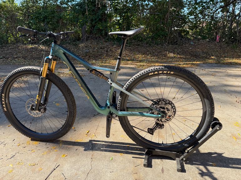 Used Orbea Oiz Shimano Deore XT 2025 Mountainbike, Green — image 1 of 7