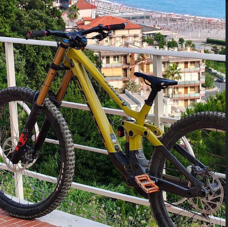 Scott Gambler 900 Tuned 2023 2023 MTB d'occasion