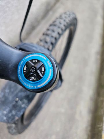 Used Canyon Torque 29 CF 8 2024 2024 Mountainbike, Green, 29 — image 3 of 8