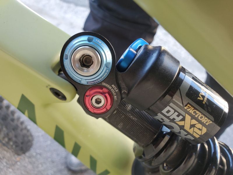 Used Canyon Torque 29 CF 8 2024 2024 Mountainbike, Green, 29 — image 6 of 8