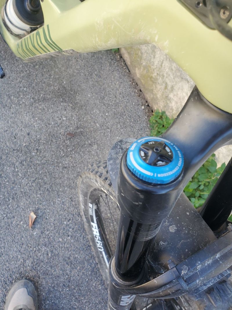 Used Canyon Torque 29 CF 8 2024 2024 Mountainbike, Green, 29 — image 7 of 8