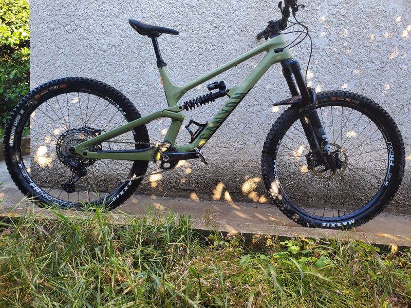 Used Canyon Torque 29 CF 8 2024 2024 Mountainbike, Green, 29 — image 1 of 8