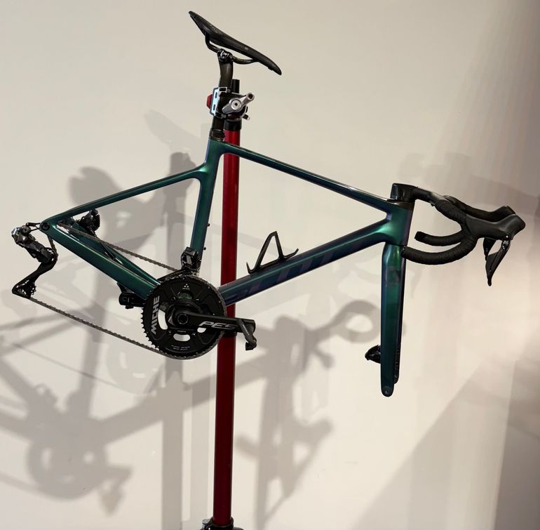 Used Scott Addict RC 30 prism 2021 Frameset 2021 Road & Gravel, Green — image 1 of 5