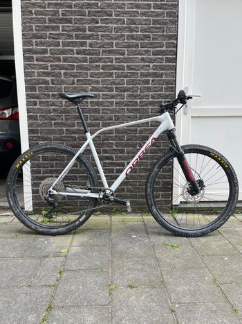 Used Orbea Alma Shimano Deore 2019 Mountainbike, White — image 1 of 8