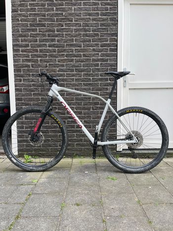 Used Orbea Alma Shimano Deore 2019 Mountainbike, White — image 3 of 8